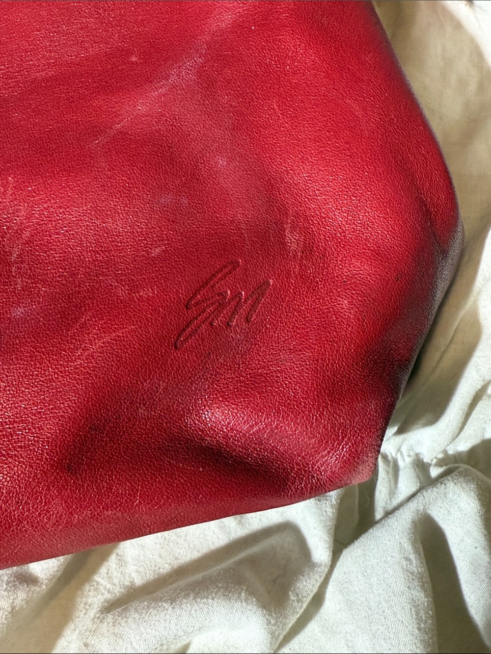 Stone Mountain Accessories Red Leather Shoulder Bag with Gold Hardware - Picture 6 of 6